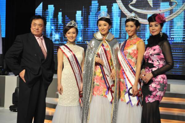 2013年溫哥華華裔小姐頒獎 冠軍及優美體態獎得主 鍾熠